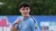 JIM RASSOL / REUTERS,NTB Fotballspiller smiler. Han har på seg en lyseblå England-trøye. Bildet er tatt utendørs på en gressbane med grønt gress og trær i bakgrunnen.