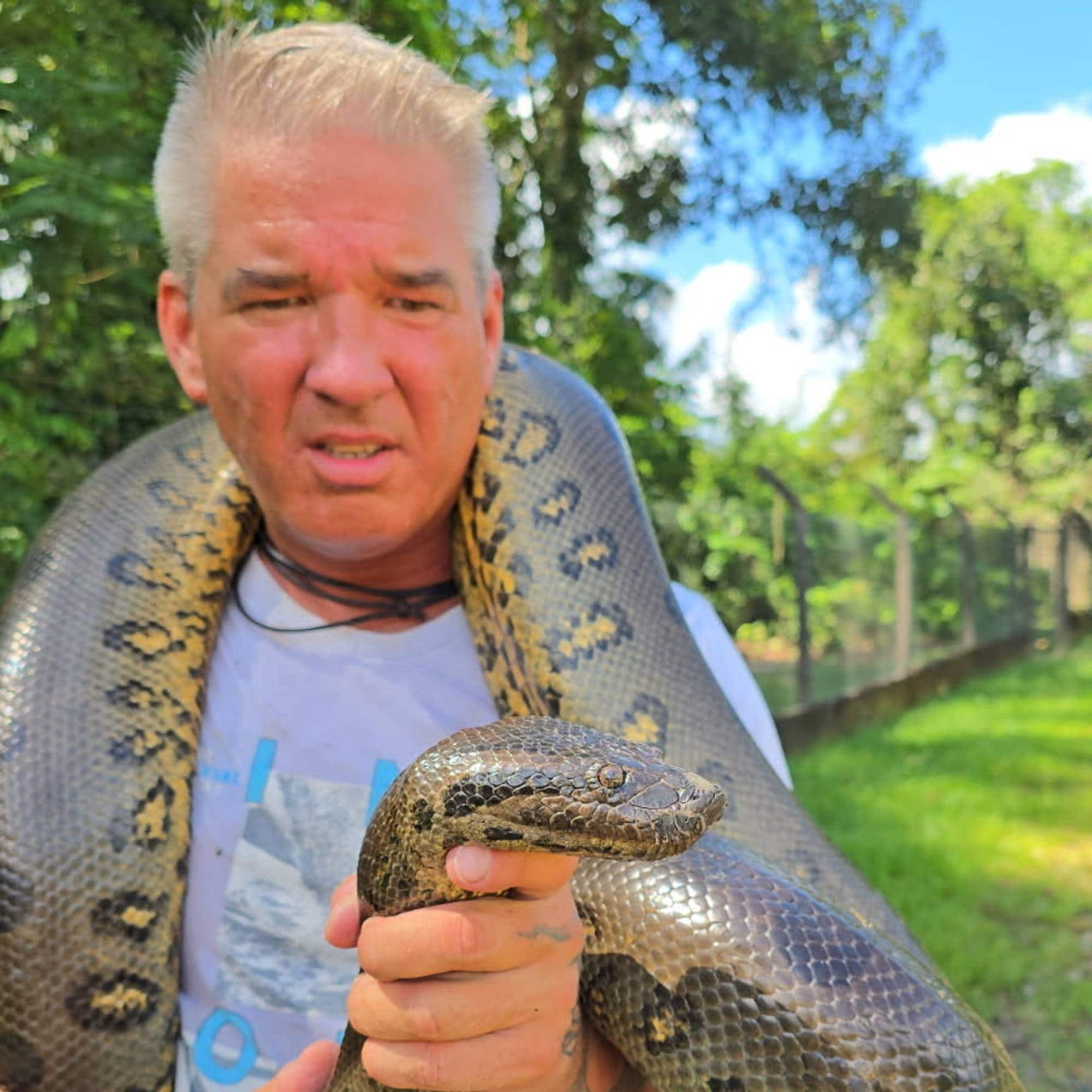 Bjørn Ormstad i Amazonas med slanger