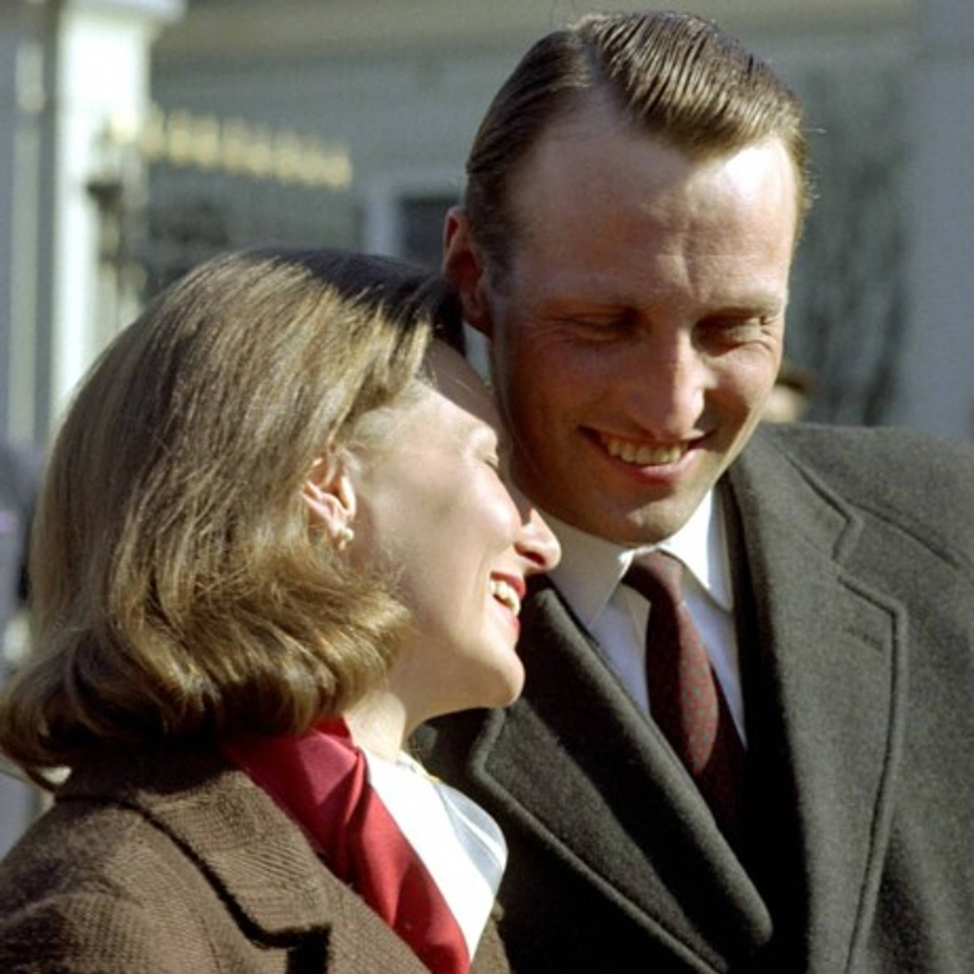 Kong Harald og Dronning Sonja etter kunngjøringen av forlovelsen, 19. mars 1968