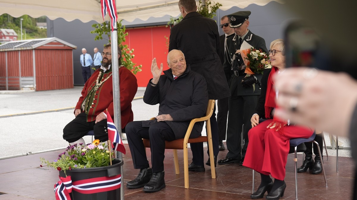 Kong Harald hilste fra dronningen