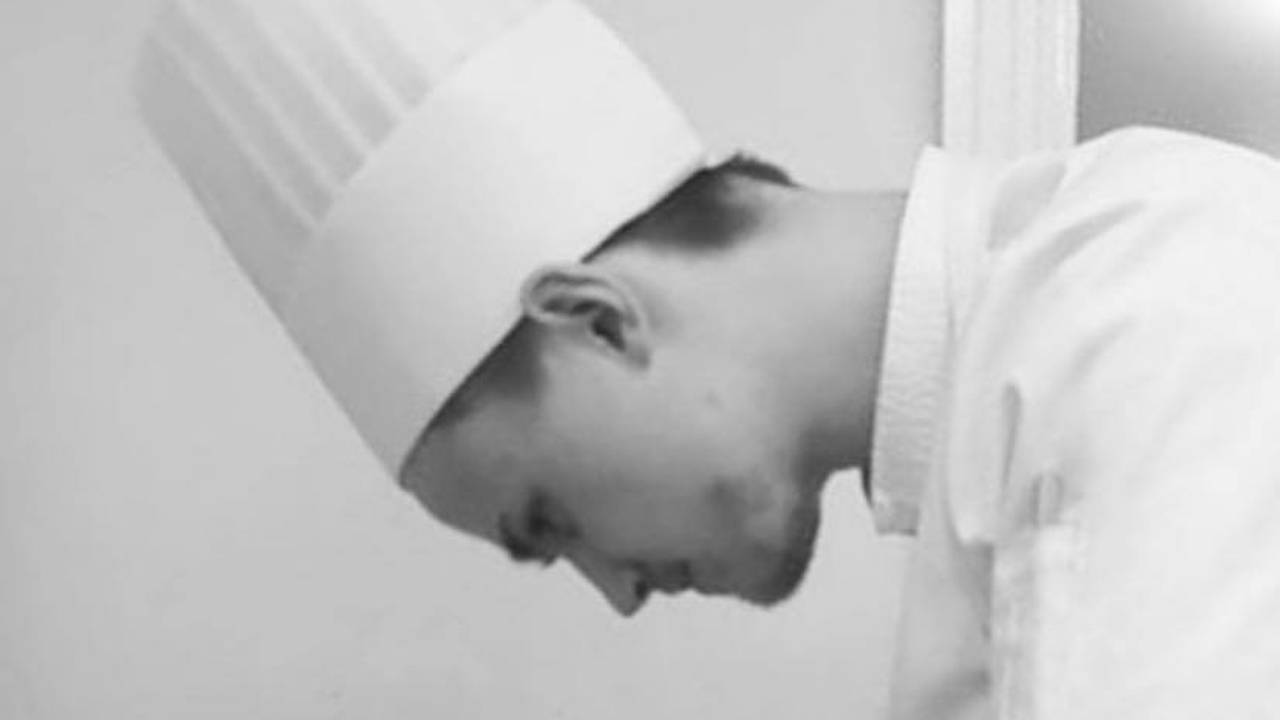 Lars Petter Suikkari i kokkeuniform.