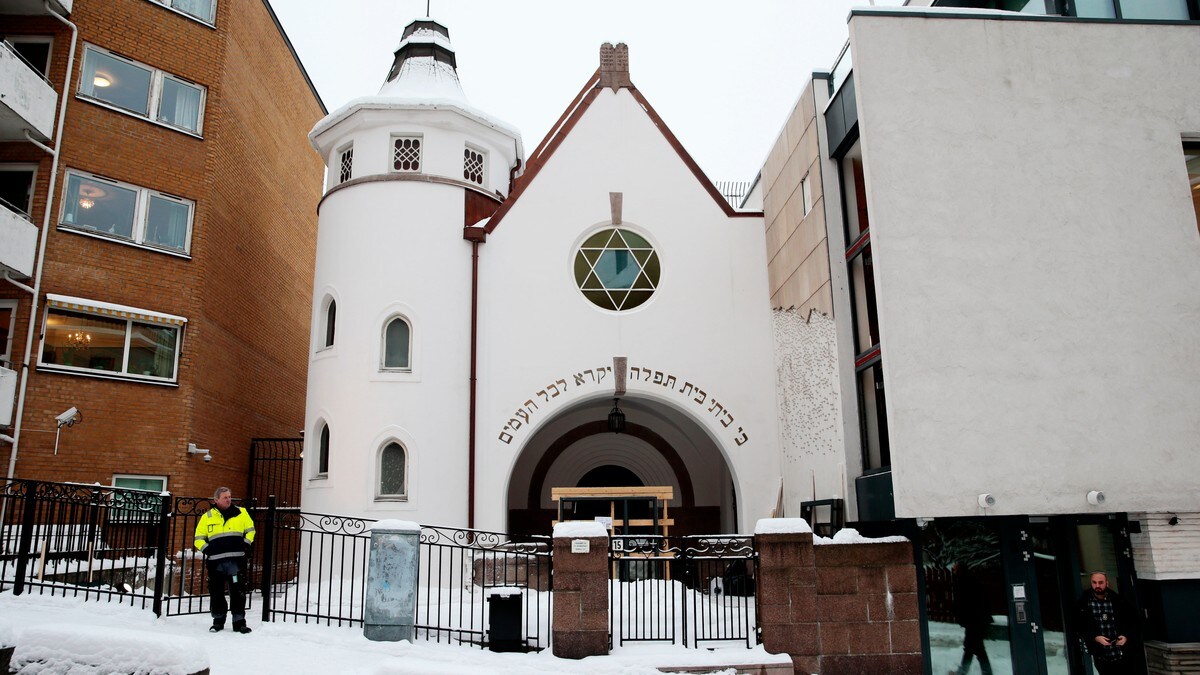 To politifolk avhørt etter våpenhendelsen ved Oslo-synagogen