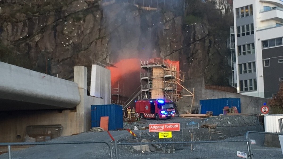 Brann i Ulrikstunnelen – fire arbeidarar berga ut