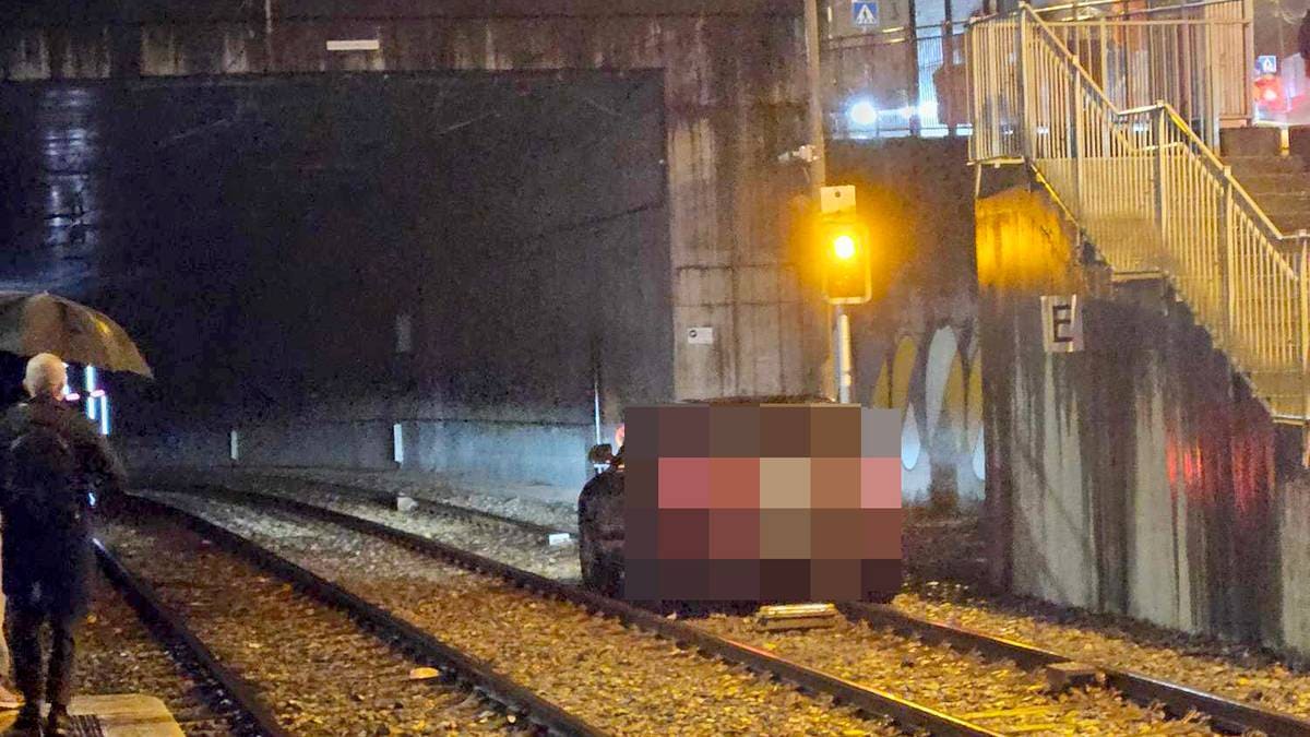 Bil køyrde inn i bybanetunnel i Bergen