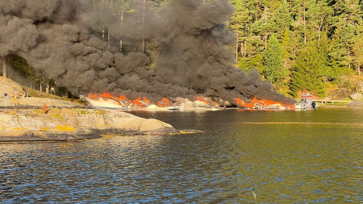 Sju båter står i brann i Kragerø