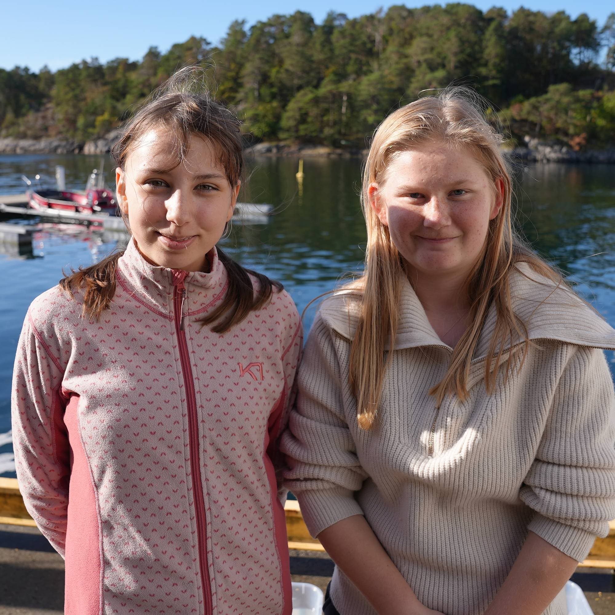 Mina Sørensen Dus og Frøya Lunden på besøk hos Havforskningsinstituttet for lære. 