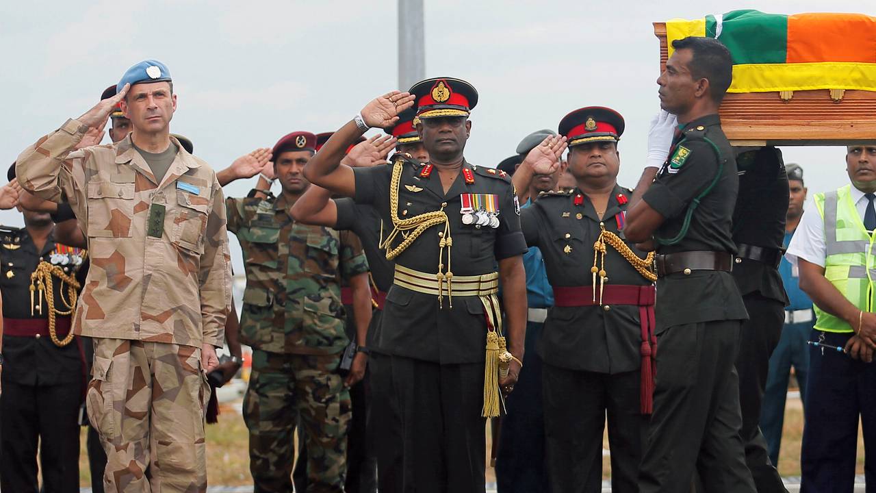 Seremoni for døde FN-soldater fra Sri Lanka. Bildet er fra februar 2019. General Dennis Gyllensporre står ytterst til venstre.