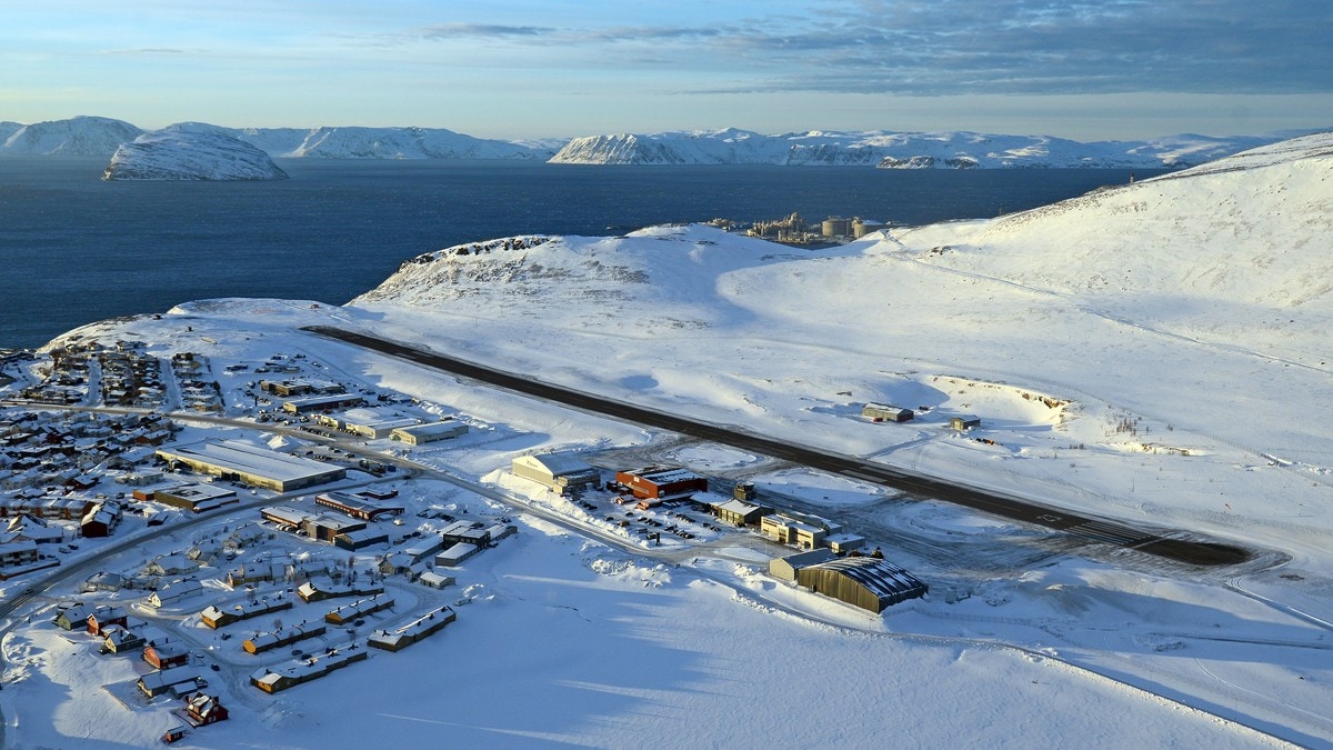 Uværet herjer: Snøskred, farevarsel og stengte veier over hele Finnmark