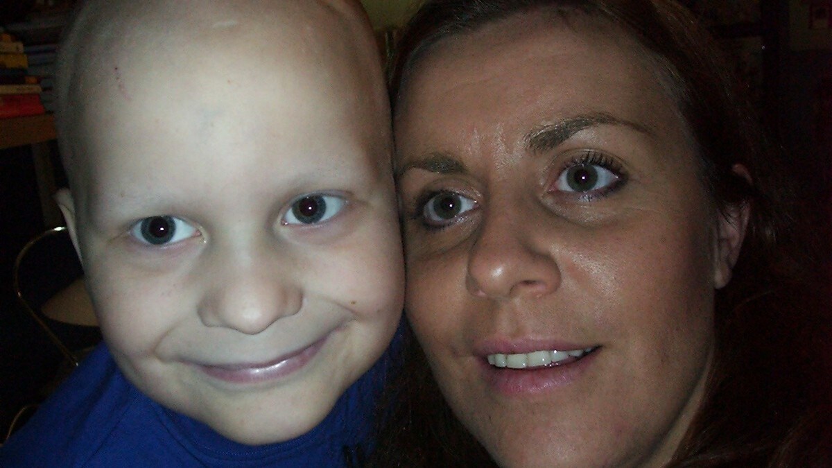 Mistet kreftsyk sønn – nå vil Bente hjelpe andre syke barn 