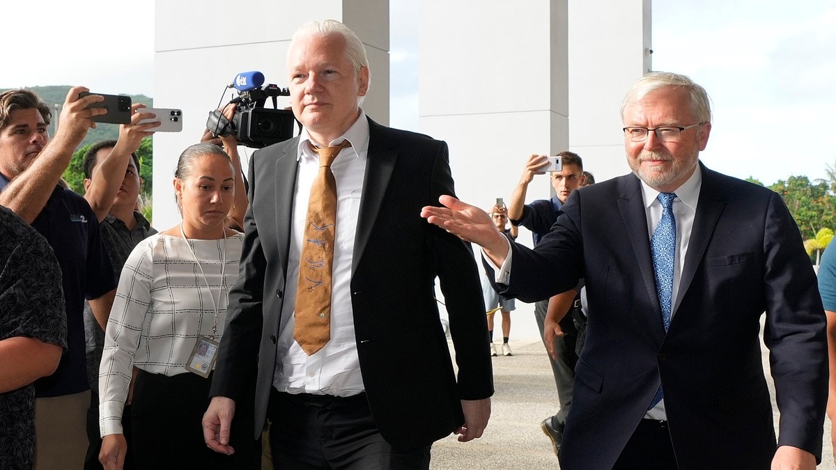 Assange har ankommet distriksretten på Saipan