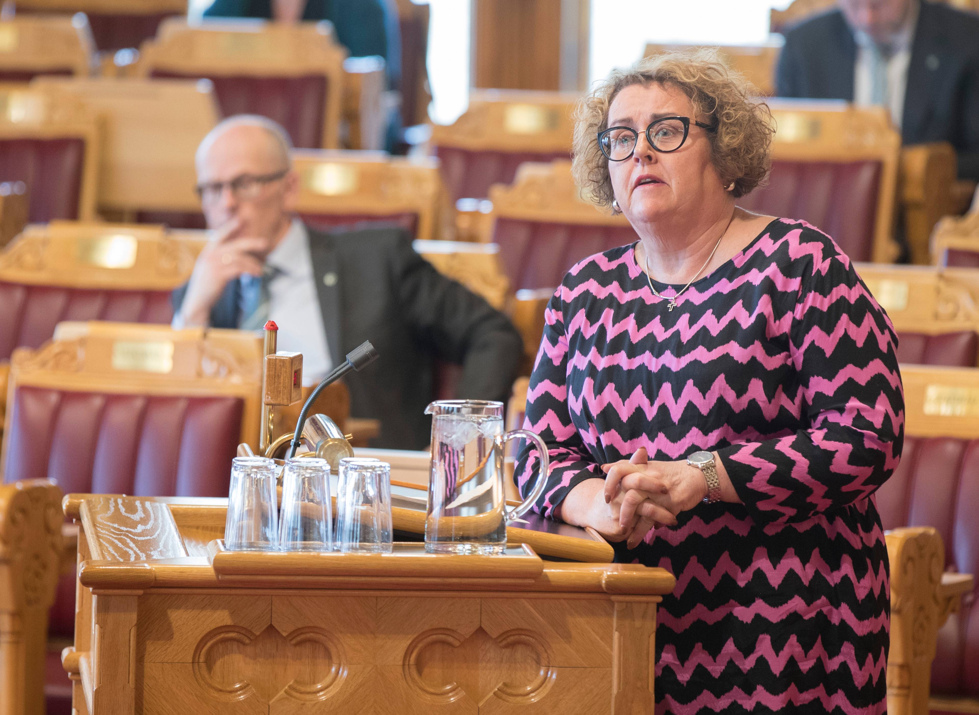 Oslo  20180321.Olaug Bollestad (KrF) stiller spørsmål til statsminister Erna Solberg i den muntlige spørretime på Stortinget onsdag.Foto: Vidar Ruud / NTB scanpix Statsminister Erna Solberg deltar i den muntlige spørretime i Stortinget. Oslo  20180321.Olaug Bollestad (KrF) stiller spørsmål til statsminister Erna Solberg i den muntlige spørretime på Stortinget onsdag.Foto: Vidar Ruud / NTB scanpix