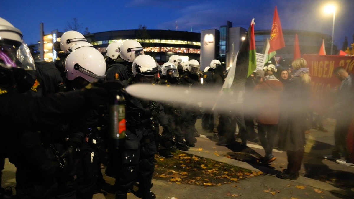 Palestina-demonstranter marsjerer mot Ullevaal før Norge-Israel-kamp