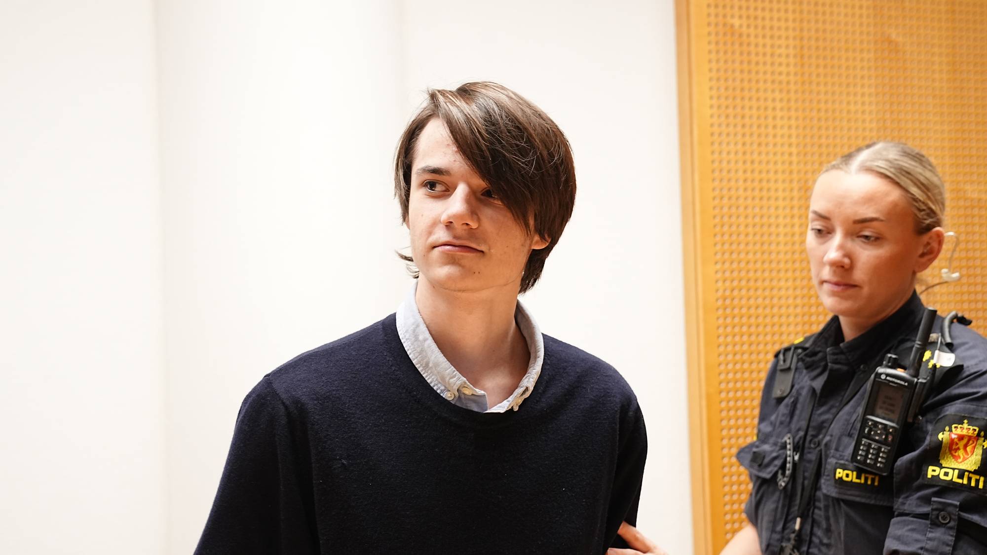 en person i svart skjorte