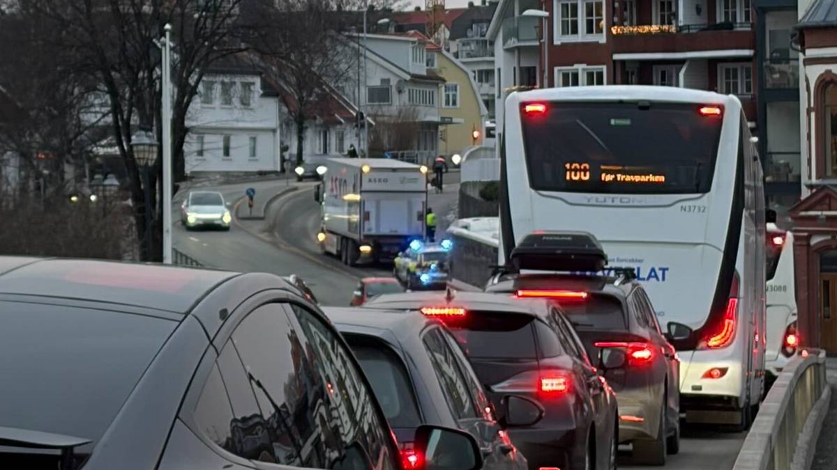 Lastebil stoppet på Lundsbroa i Kristiansand