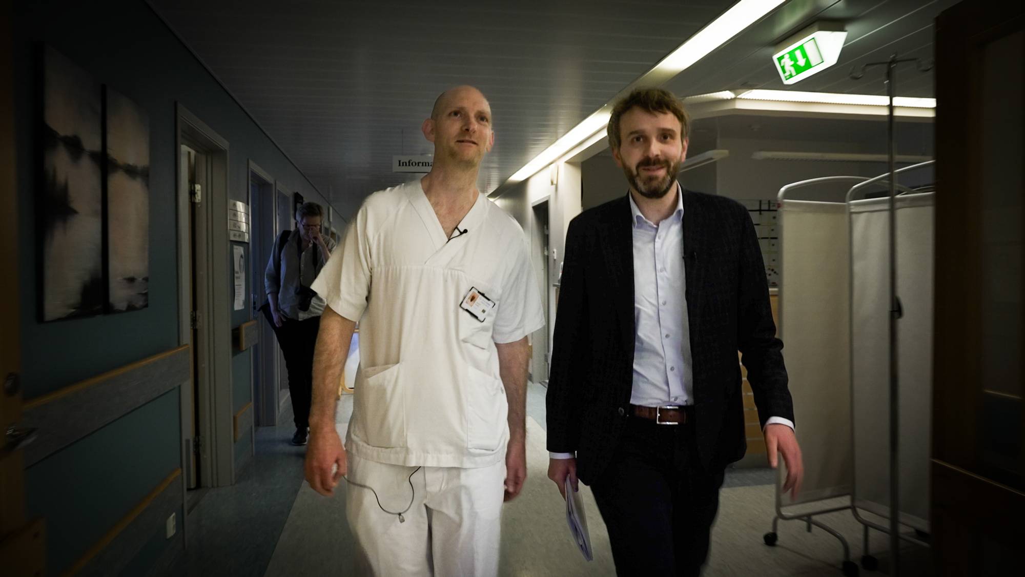 Helseminister Jan Christian Vestre og overlege Fredrik Gaustad ved Haugesund sjukehus
