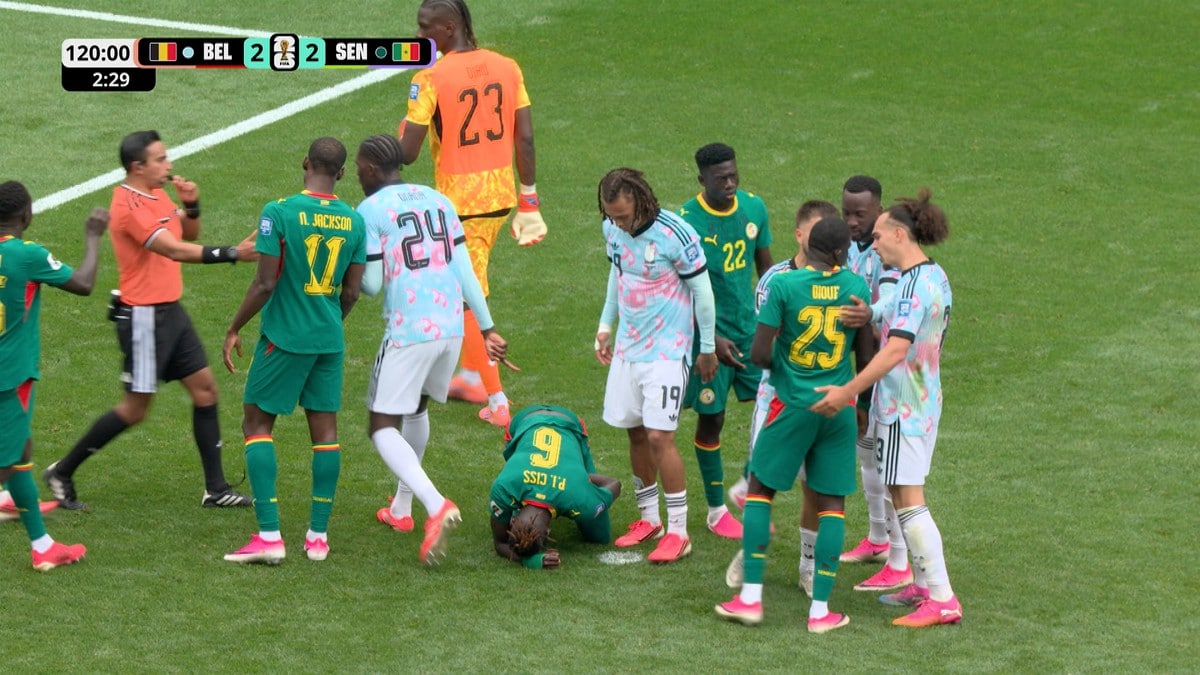 Absurde scener i VM-drama: – Et teaterstykke
