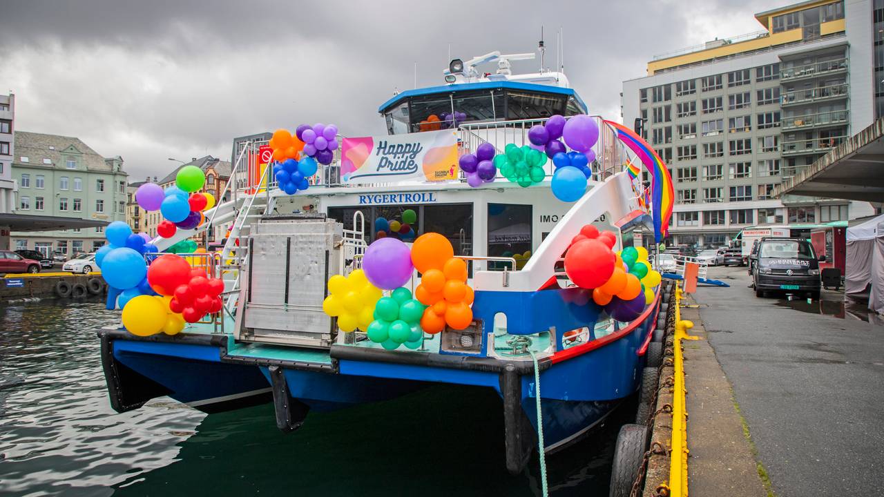 MS Rygertroll var den offisielle paradebåten under Bergen Pride