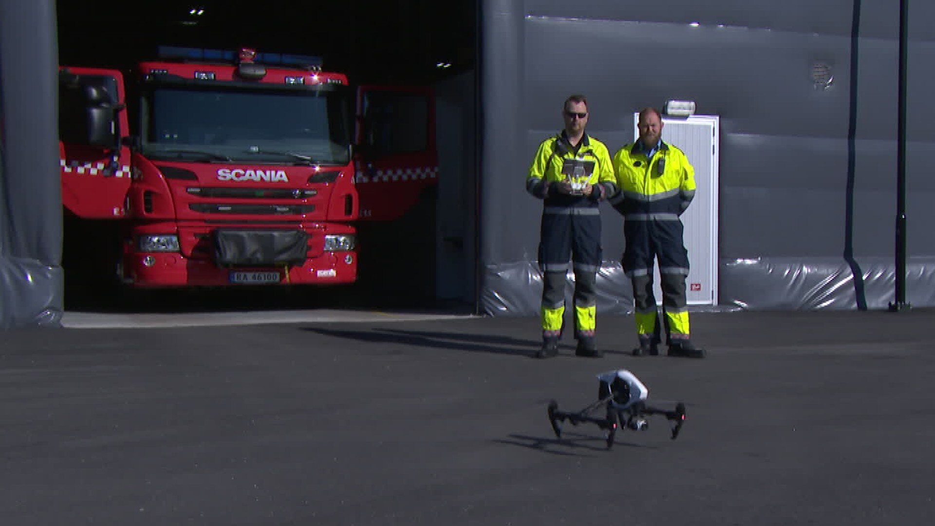 Drone hjelper brannvesenet i slokking av grasbrannar