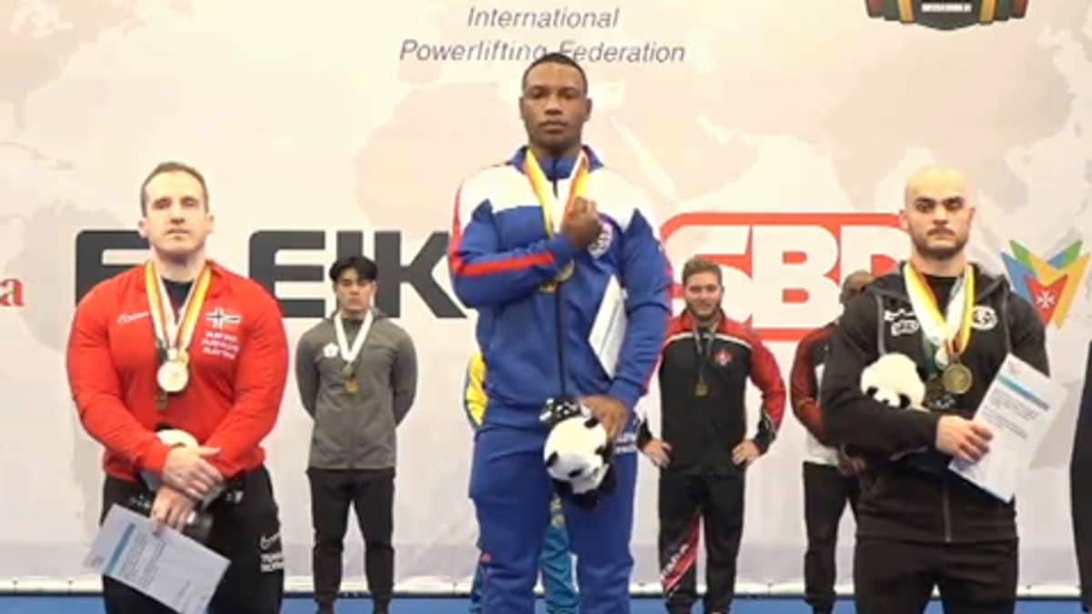 Sølvmedalje til Bakkelund i VM i styrkeløft – ny verdsrekord av Perkins