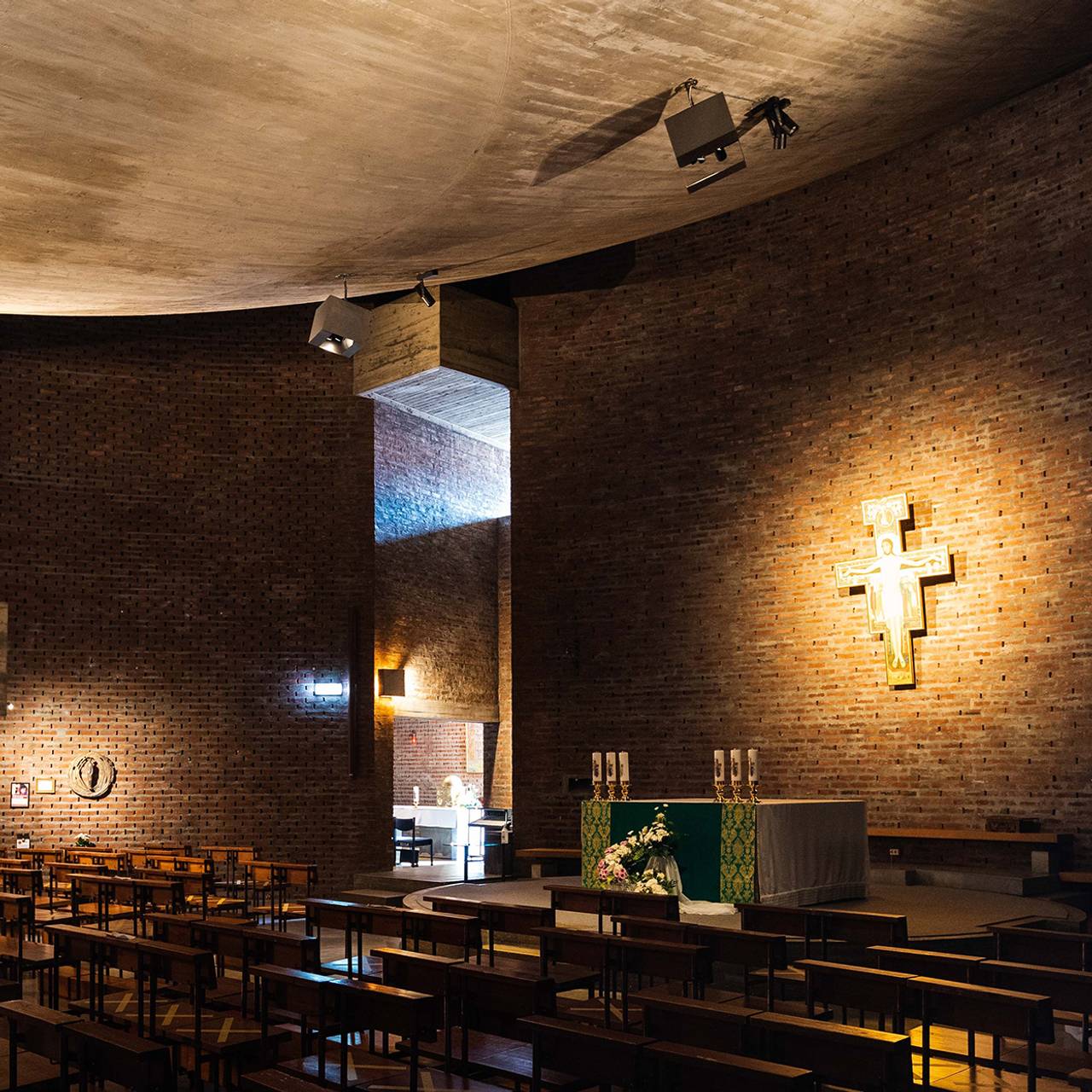 Innsiden av St. Hallvard kirke