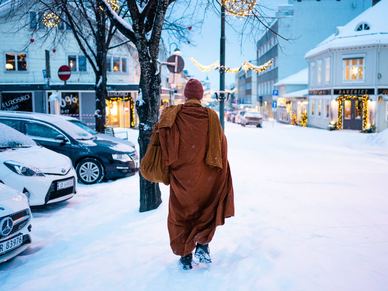 Munken går gjennom gatene i Gjøvik