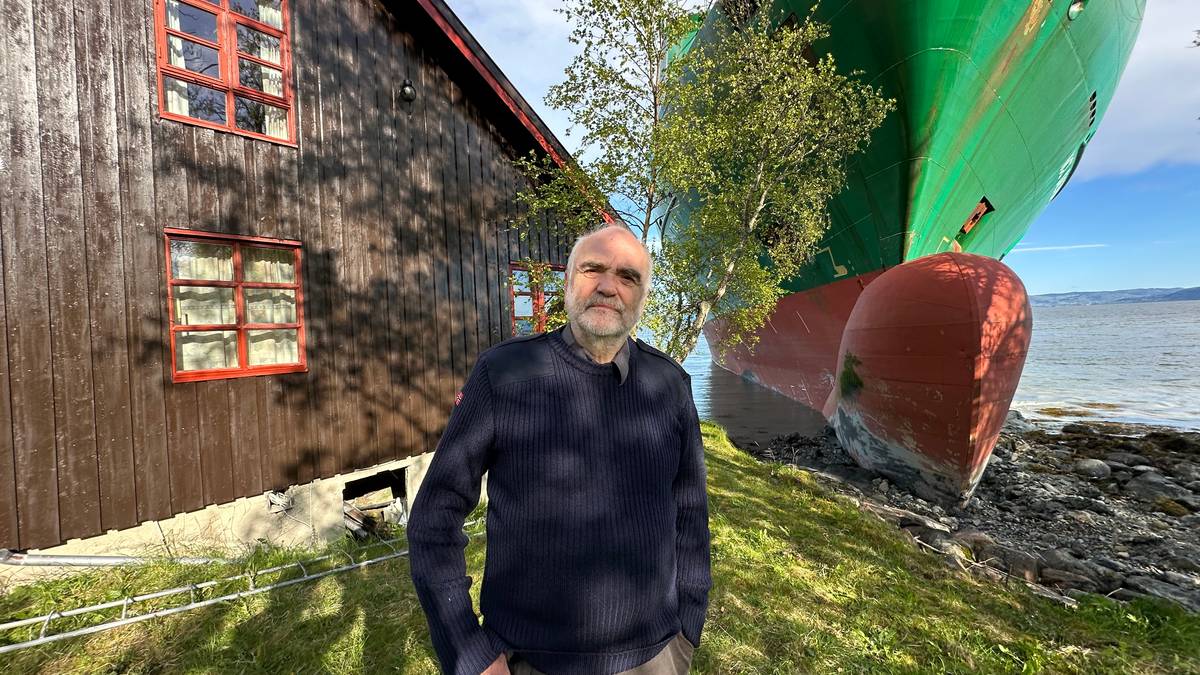 Nå skal de prøve å slepe skipet til havs