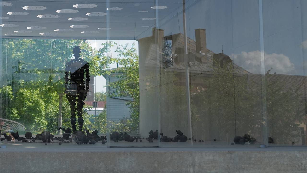 «Menneske i Moderskipet» av Antony Gormley i Lillehammer