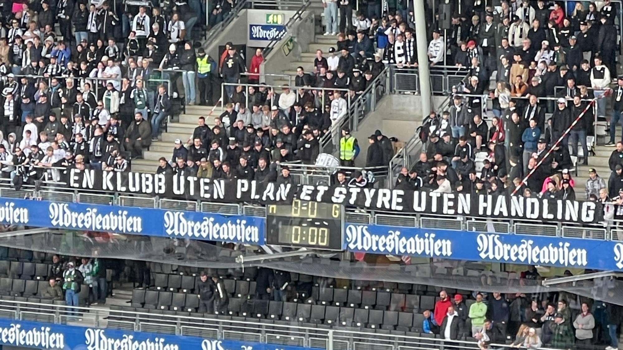 Banner med teksten: - En klubb uten plan et styre uten handling