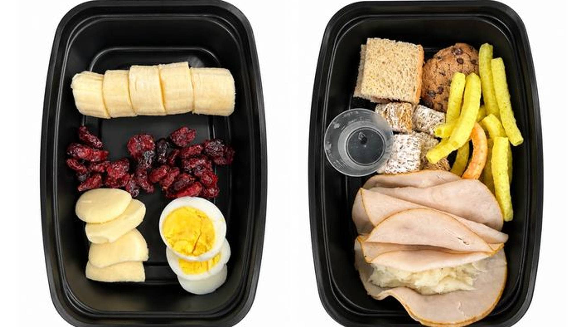 To ulike måltider bestående av samme næringsinnhold. De inneholder egg, banan, skinke, fries, tranebær, kjeks og annet.