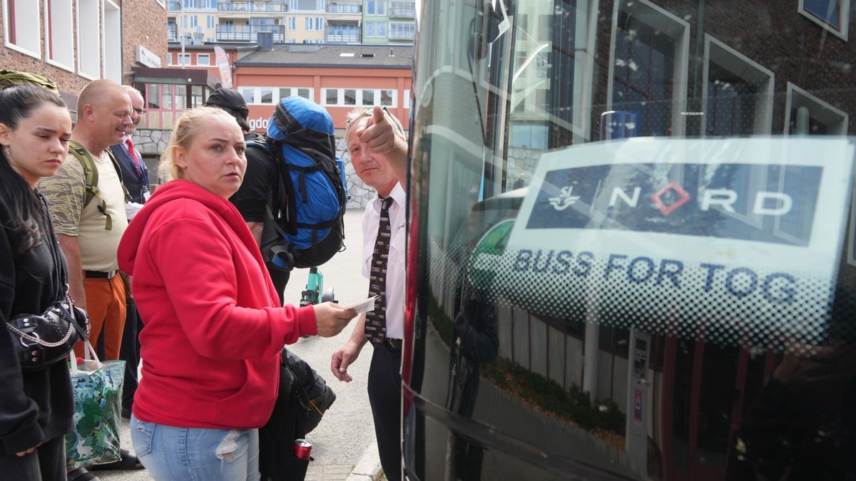Her må passasjerene ta Norges lengste «buss for tog»-reise