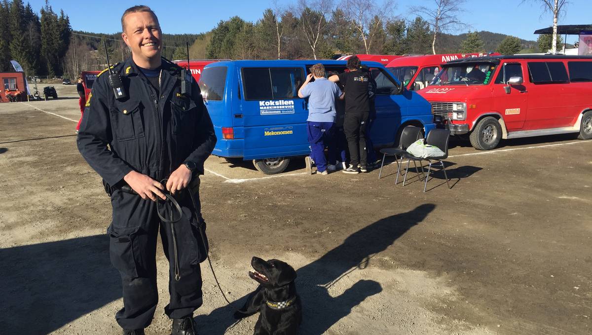 Narkotikahund på russetreff – NRK Innlandet – Lokale nyheter, TV og radio