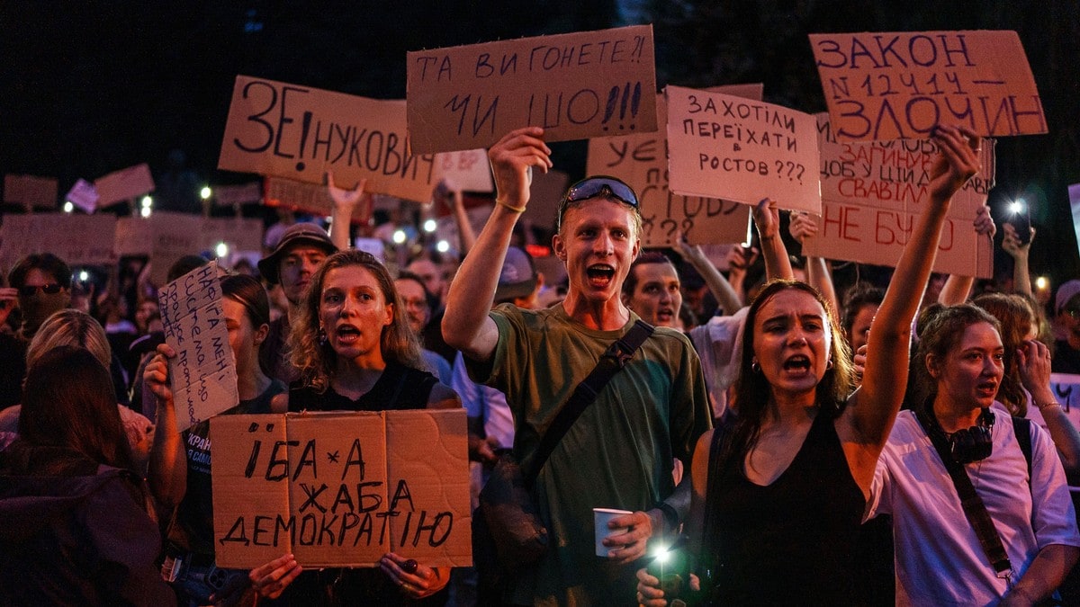 Zelenskyj signerte omstridt lov – varsles nye demonstrasjoner
