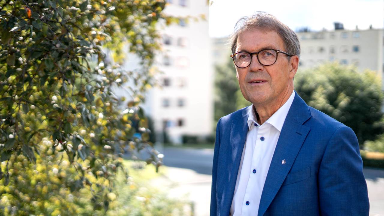 Eivind Reiten utenfor NRKs lokaler på Marienlyst i Oslo