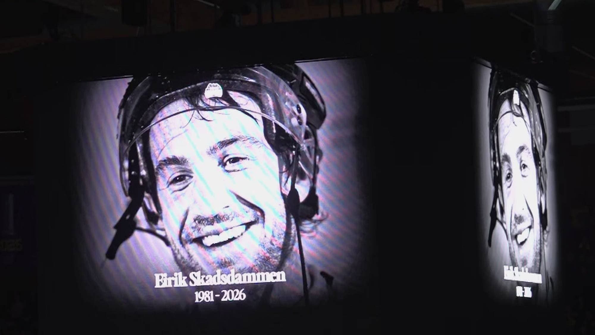 En jumbotron viser et minnebilde av en hockeyspiller. Vi ser årstalelne 1981-2026 under navnet
