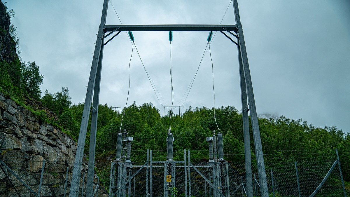 Strømkabler fra et vannkraftmagasin i Tafjord Møre og Romsdal