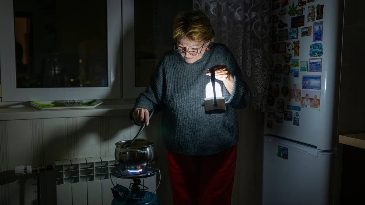 Nær 6000 boliger uten strøm i Kyiv