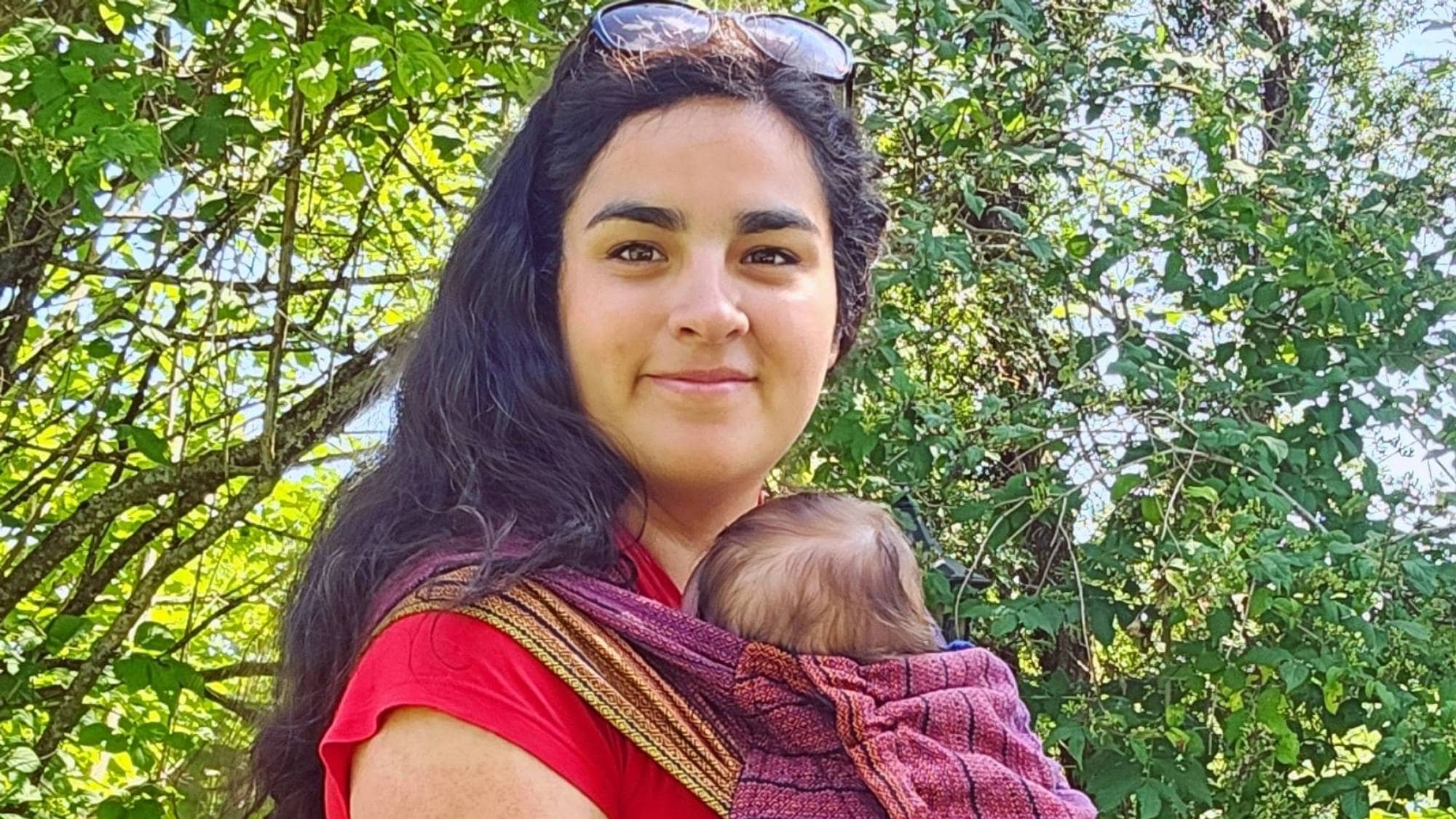 Ingvild Eide Leirfall med baby i bæresele
