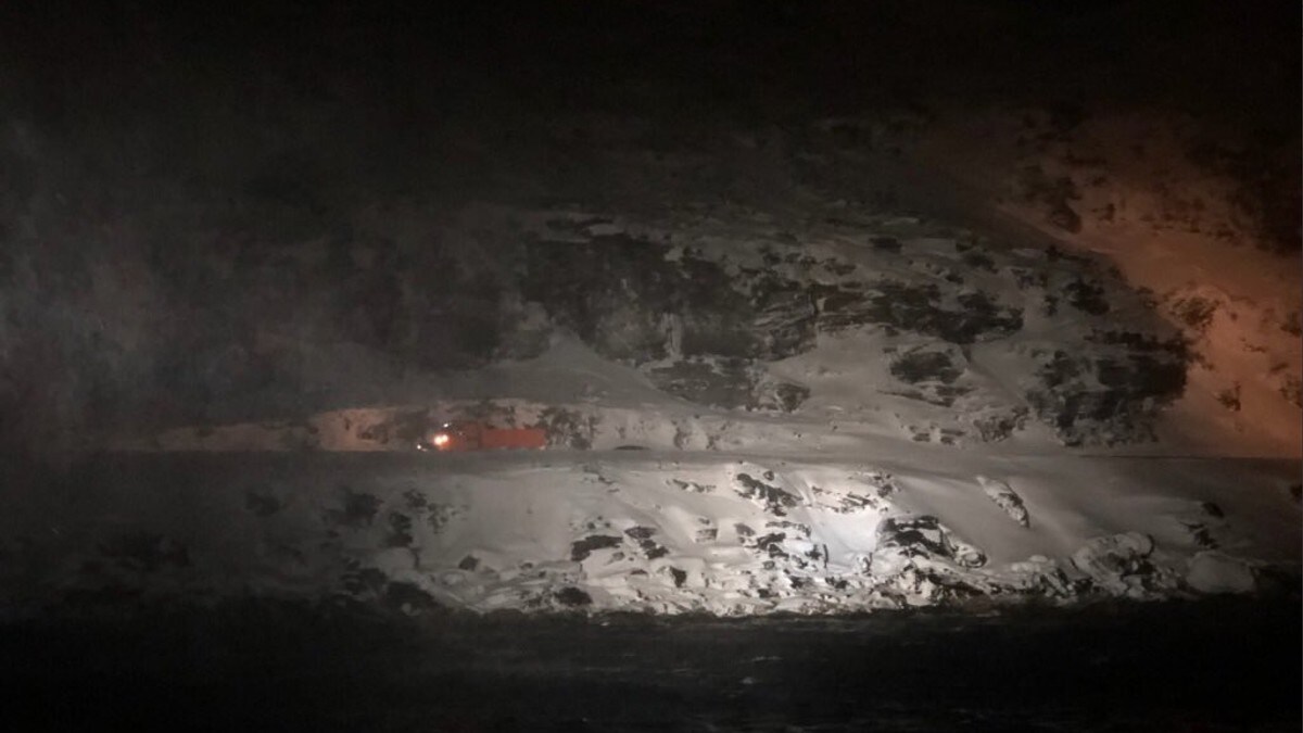 Seks personer i sikkerhet etter å ha vært innesperret av snøras i Porsanger