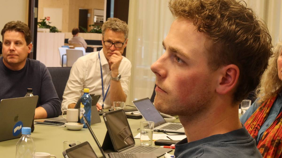 Stiller spørsmål om fraværsgrensen