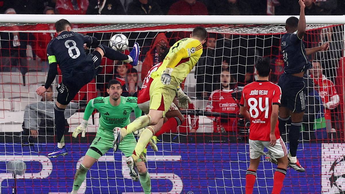 Schjelderup scoret to – før keeperen headet Benfica videre