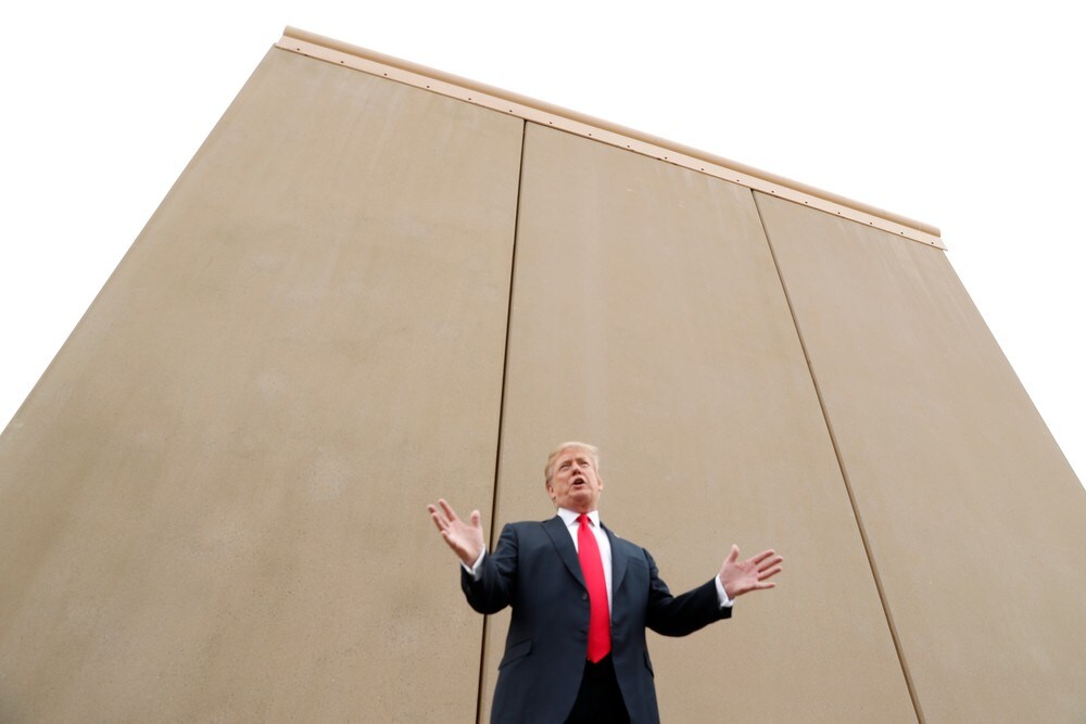 Trump inspiserte prototypene til muren mot Mexico