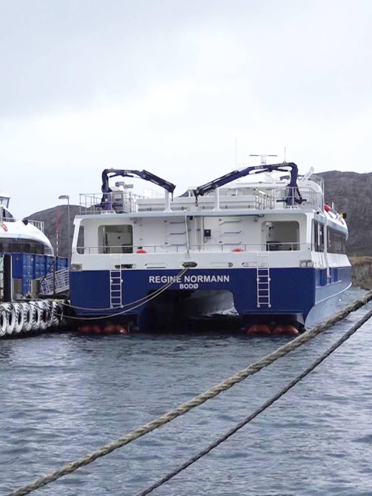 Hurtigbåtene Elsa Laula Renberg og Regine Normann ligger til kai pga teknisk svikt.