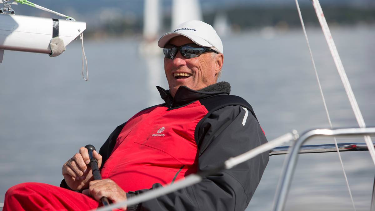 Hedrer kong Harald på havet