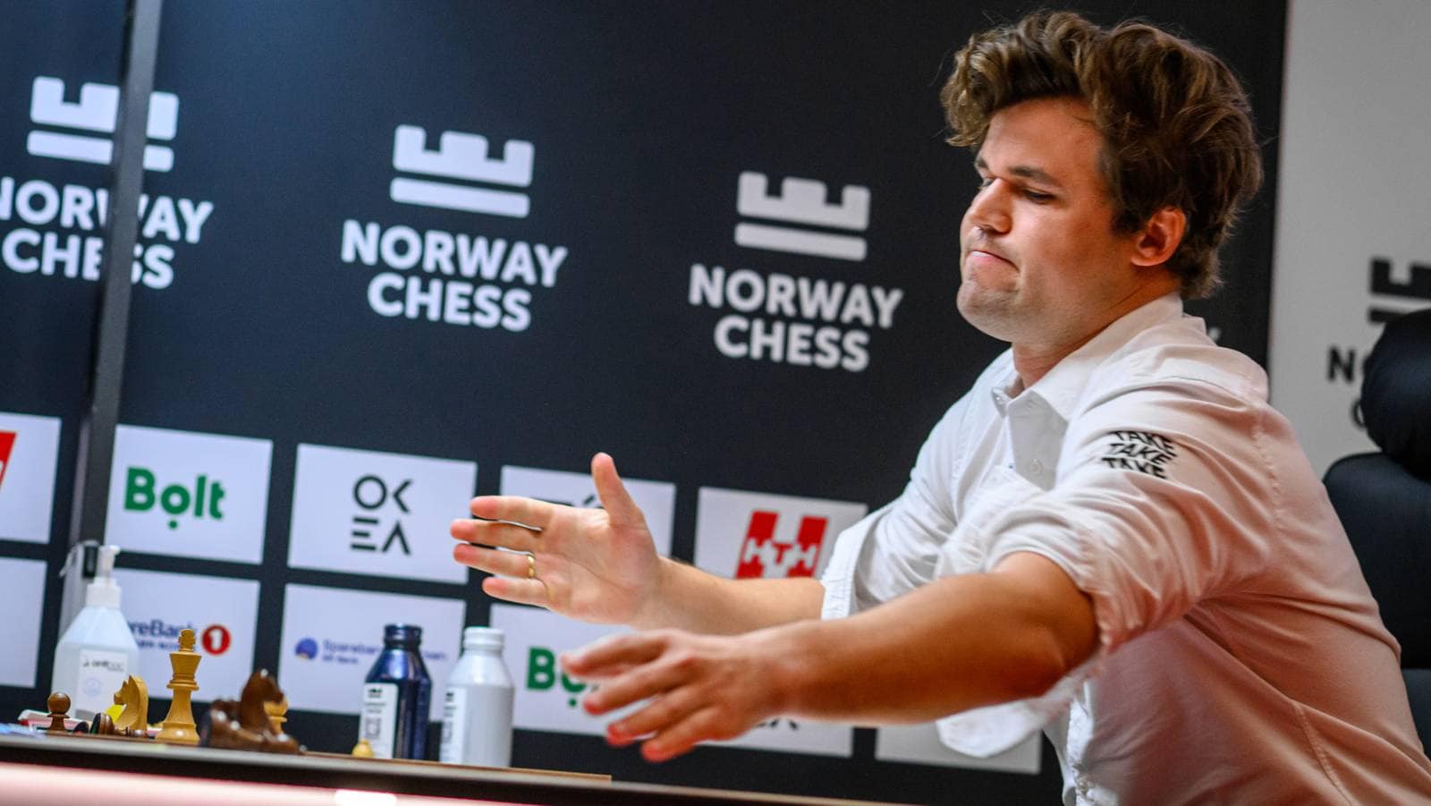 Magnus Carlsen gesticulates, appearing disappointed