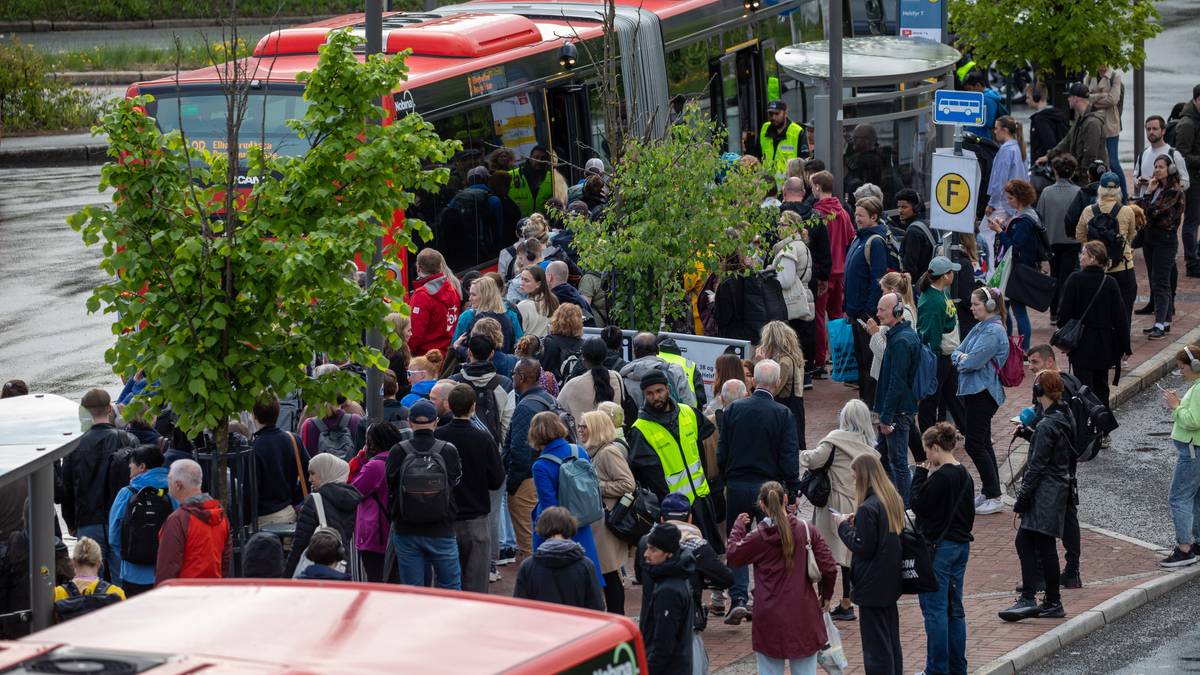 Stenger vegar ved Helsfyr for å sleppe bussen fram – Stor-Oslo