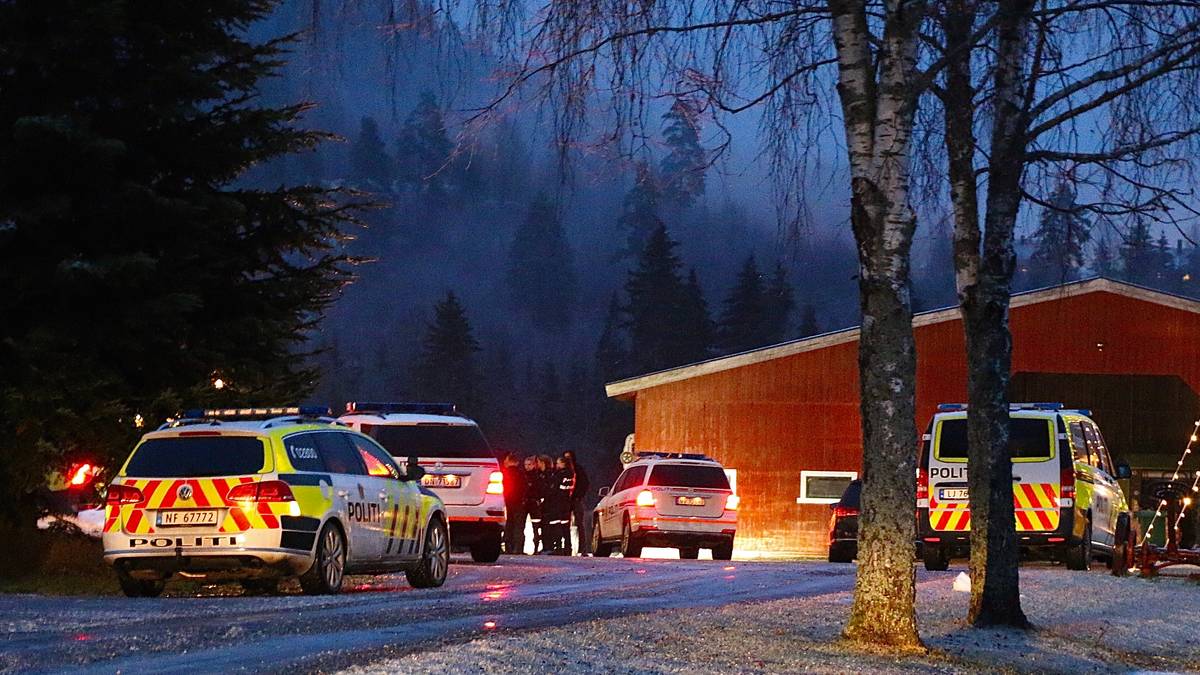 Person Omkom Etter å Ha Blitt Klemt Mellom Traktor Og Strømaskin Nrk Vestfold Og Telemark 