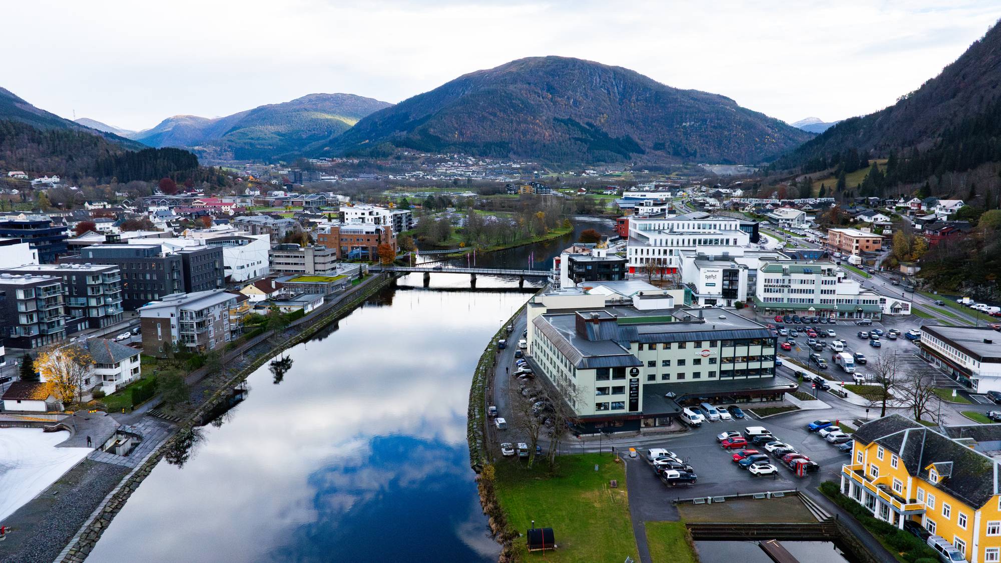 Dronebilete av Førde sentrum