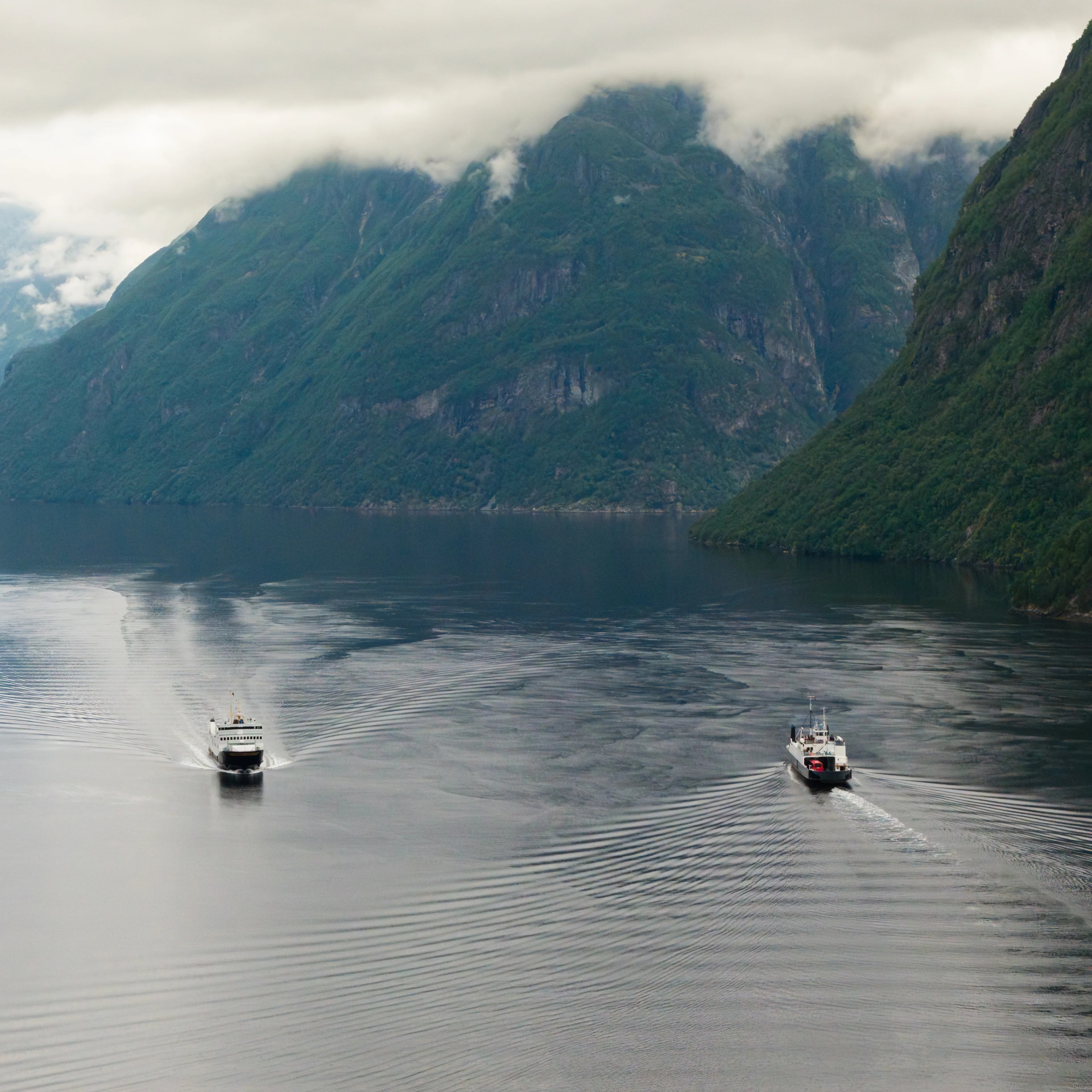 Bilferjene Veøy og Røsund