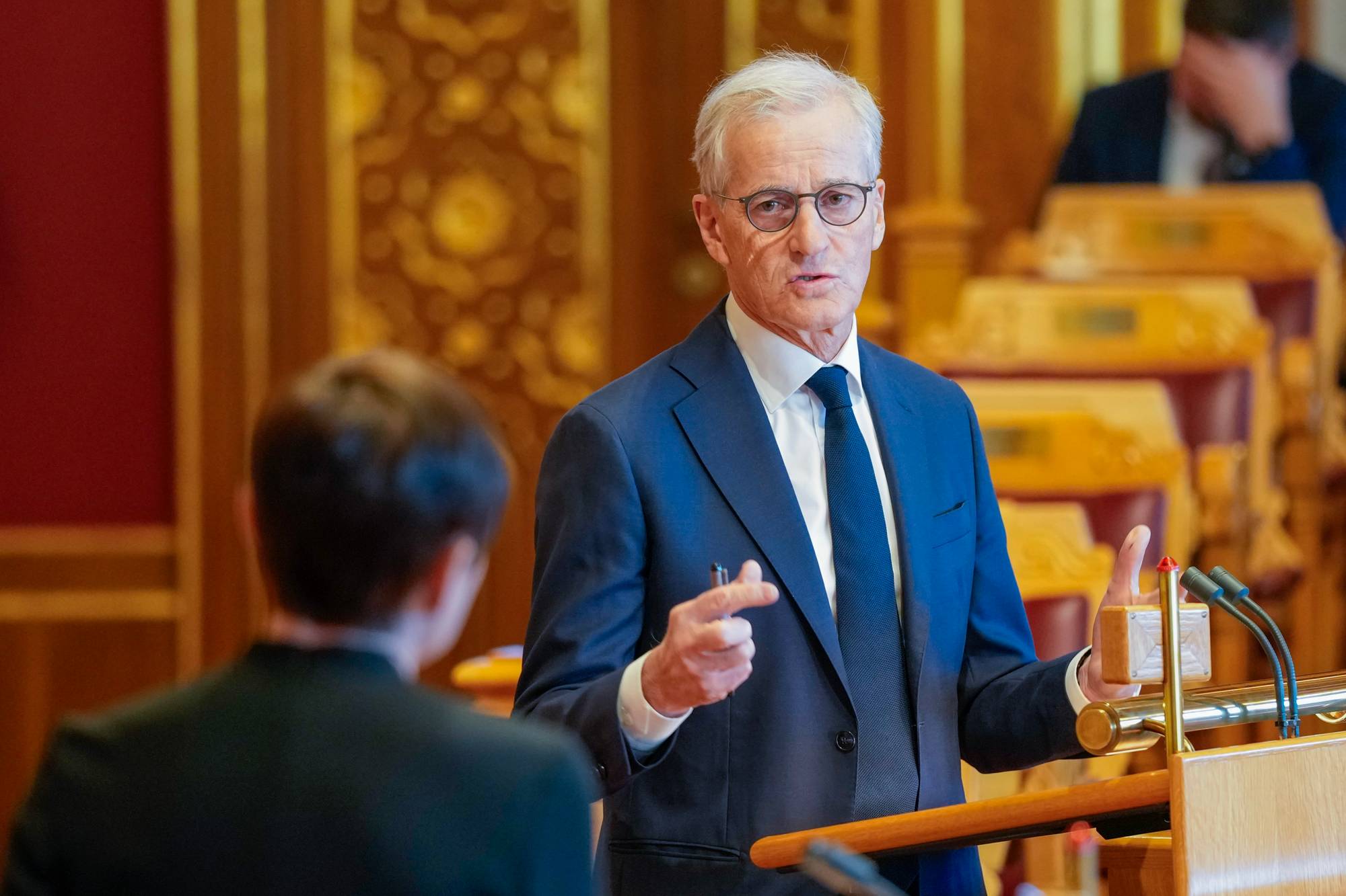 Statsminister Jonas Gahr Støre (Ap) redegjør i Stortinget om regjeringens "plan for Norge". Ine Marie Eriksen Søreide t.v. 