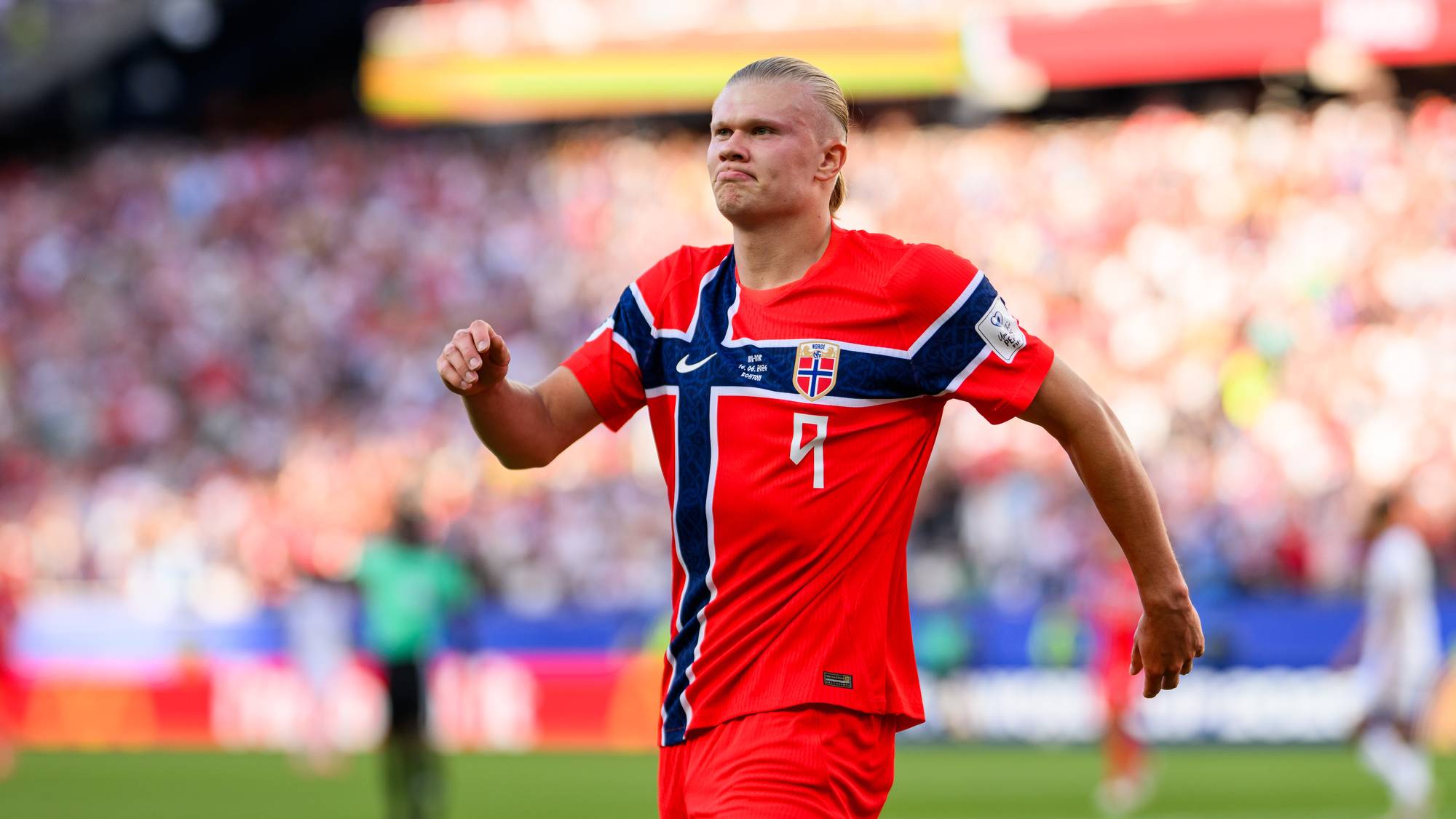 Erling Braut Haaland under VM-åpningen mot Irak